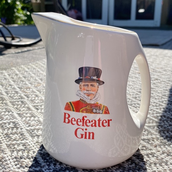 ✨ Vintage Beefeater Gin Pitcher ✨ - Picture 4 of 5